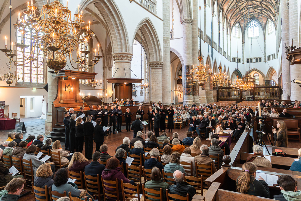 Het koor onder leiding van Benjamin Bakker
